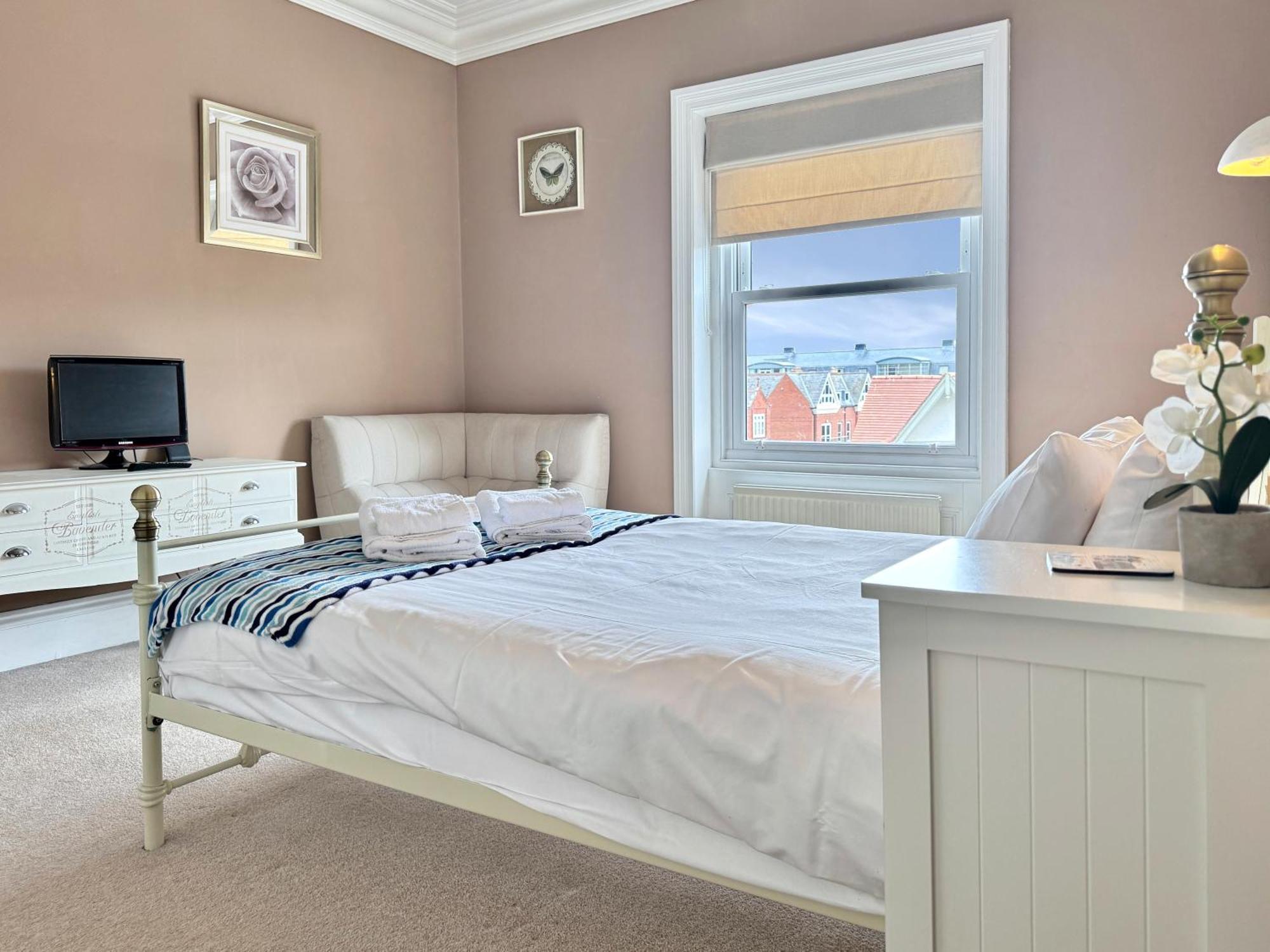 Apartment Victoria With Free Parking Scarborough Exterior foto