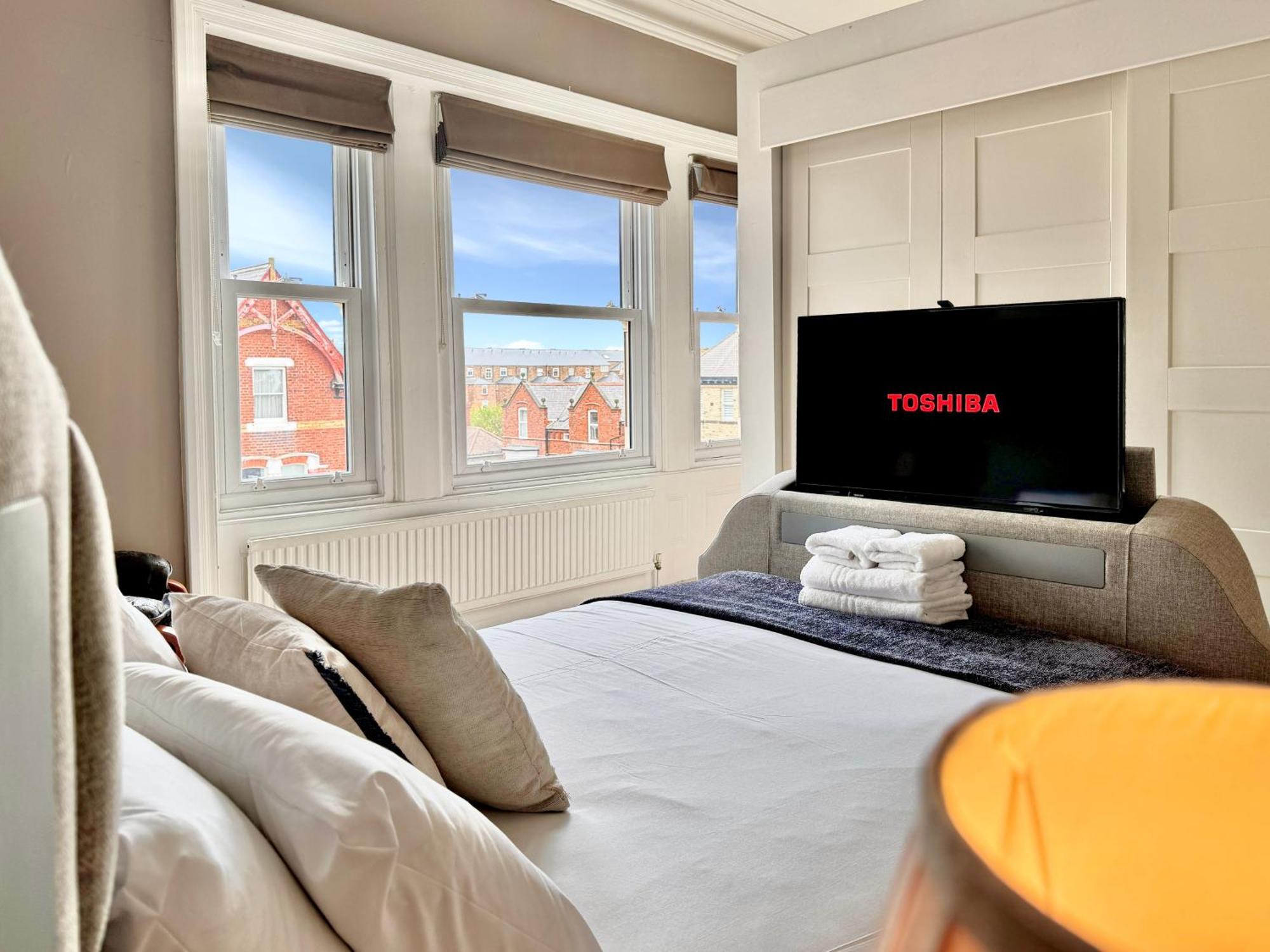 Apartment Victoria With Free Parking Scarborough Exterior foto